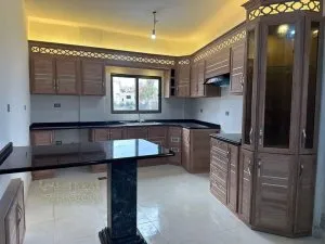 أعمال الهجرة الصناعية — شبابيك وأبواب عمّان